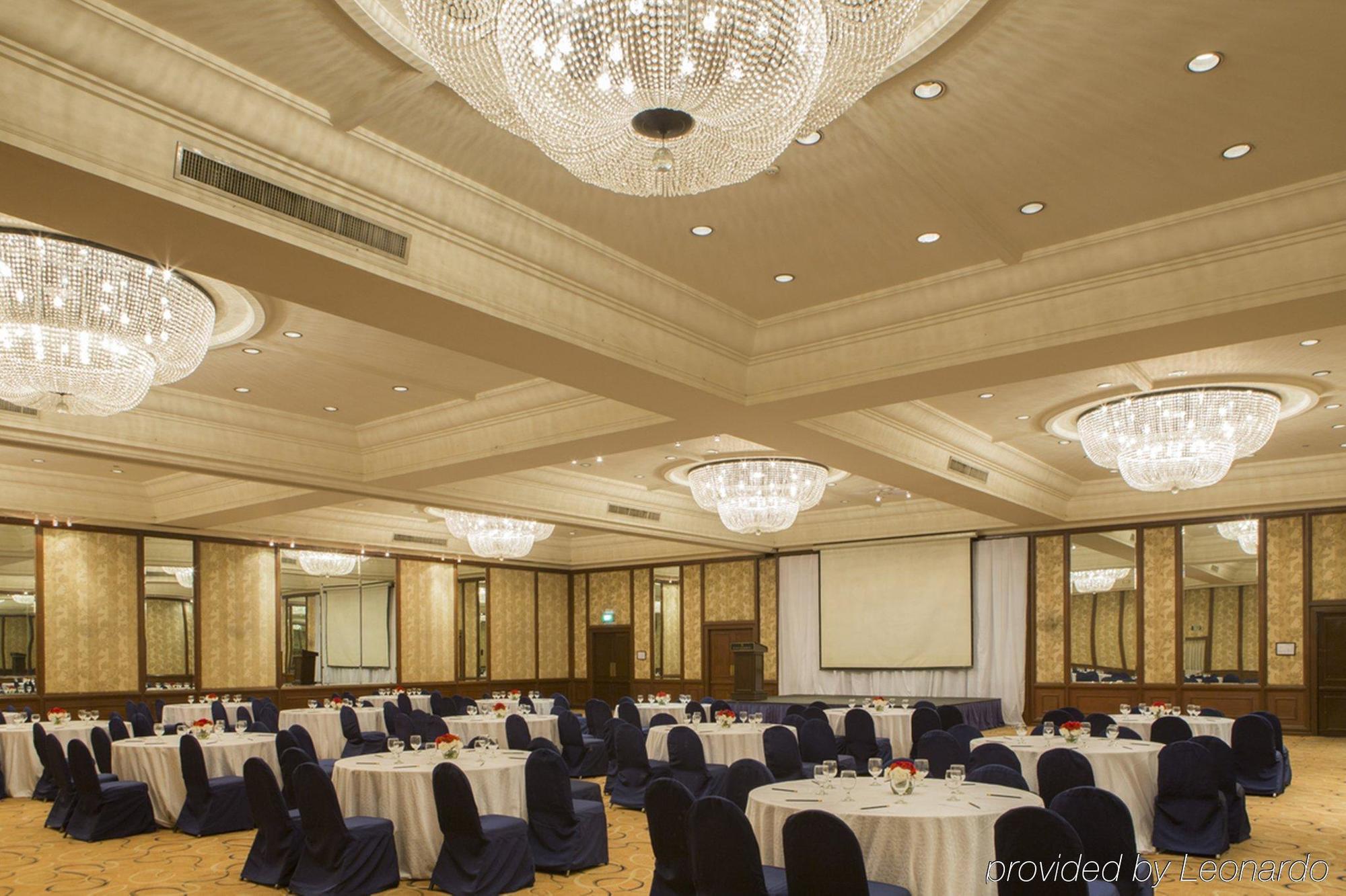 Отель Intercontinental Manila Макати Экстерьер фото