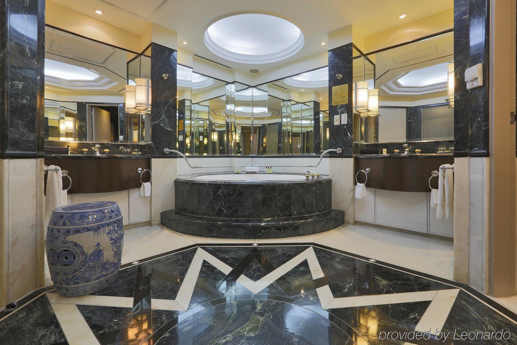 Отель Intercontinental Manila Макати Экстерьер фото